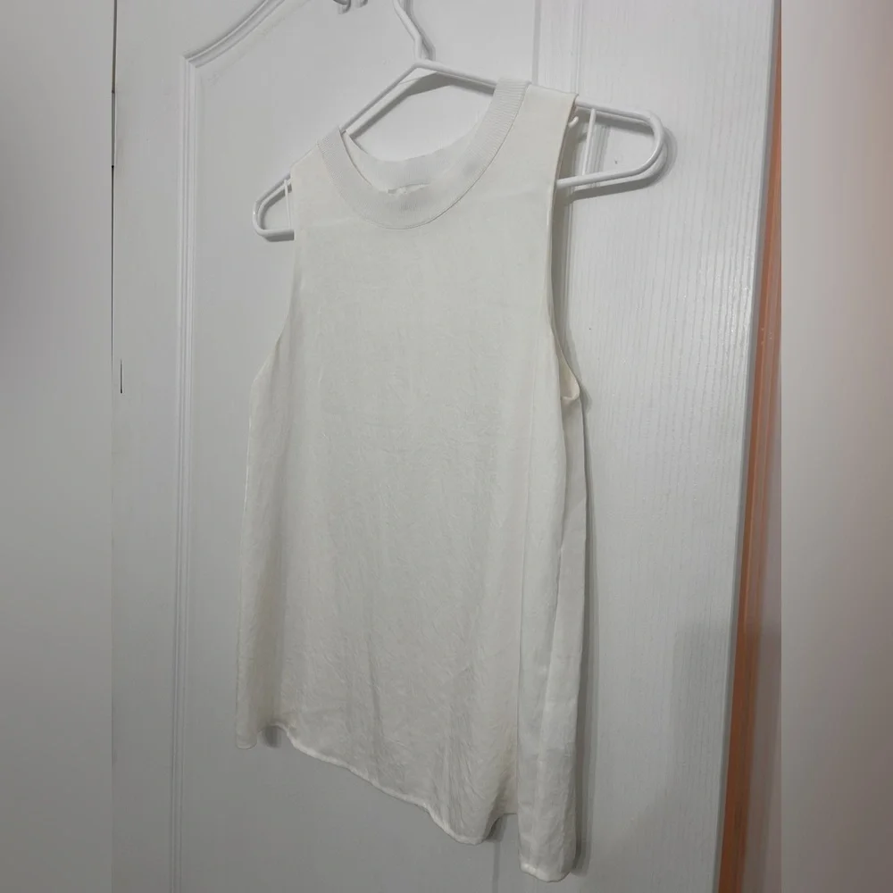 Vince White Ribbed Trim Crew Neck Sleeveless Top size small - Picture 3 of 11